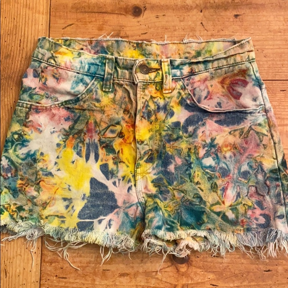 To die 4 Vintage dyed Levis hi-waisted cutoffs, 28